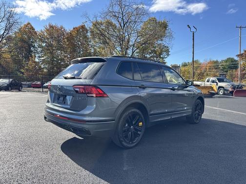 2022 Volkswagen Tiguan 2.0T SE R-Line Black 4MOTION