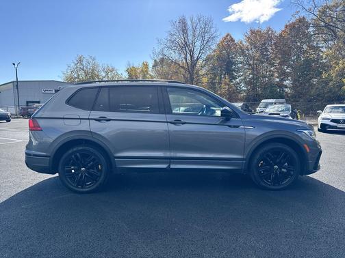 2022 Volkswagen Tiguan 2.0T SE R-Line Black 4MOTION