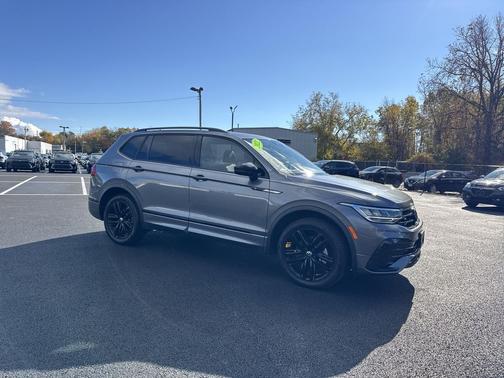2022 Volkswagen Tiguan 2.0T SE R-Line Black 4MOTION