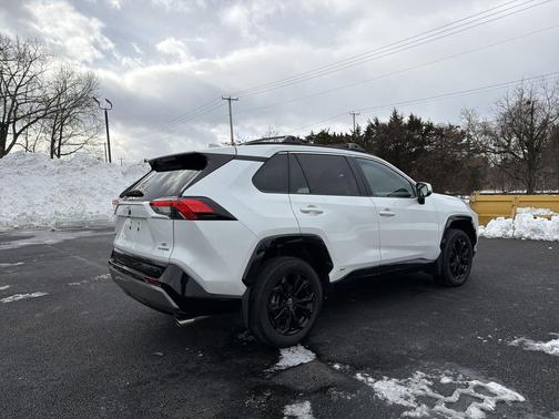 2023 Toyota RAV4 Hybrid SE