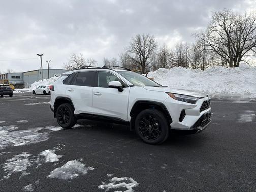 2023 Toyota RAV4 Hybrid SE