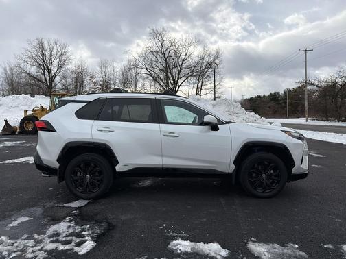 2023 Toyota RAV4 Hybrid SE