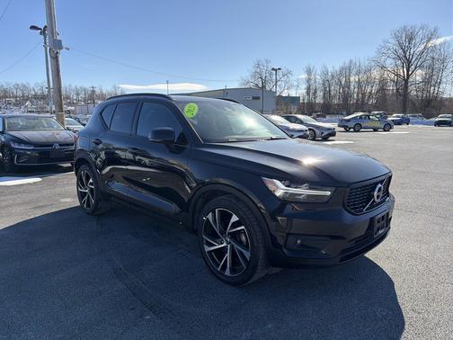 2021 Volvo XC40 T5 R-Design