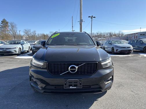 2021 Volvo XC40 T5 R-Design