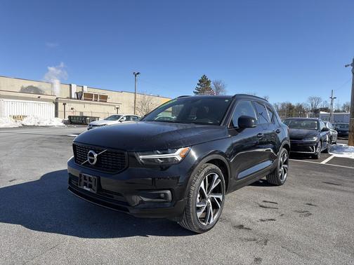 2021 Volvo XC40 T5 R-Design