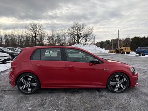 2015 Volkswagen Golf R 4-Door