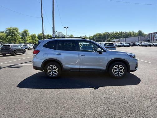 Ice Silver Metallic 2020 Subaru Forester Premium