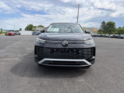 deep black pearl 2026 Volkswagen Tiguan 2.0T SE 4MOTION