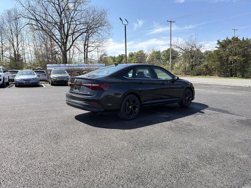 Deep Black Pearl 2026 Volkswagen Jetta 1.4T SE