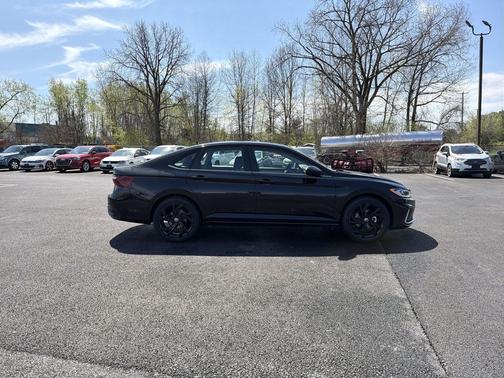 Deep Black Pearl 2026 Volkswagen Jetta 1.4T SE