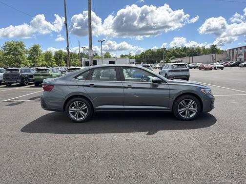 Platinum Gray Metallic 2023 Volkswagen Jetta 1.5T SE