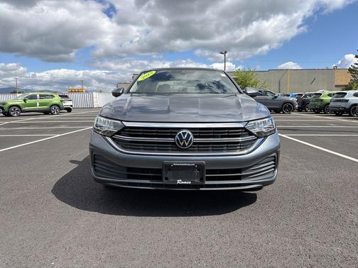 Platinum Gray Metallic 2023 Volkswagen Jetta 1.5T SE