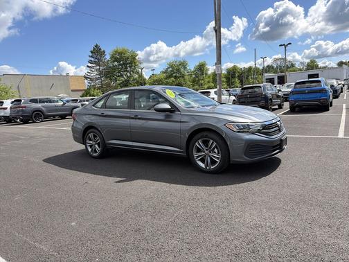 Platinum Gray Metallic 2023 Volkswagen Jetta 1.5T SE