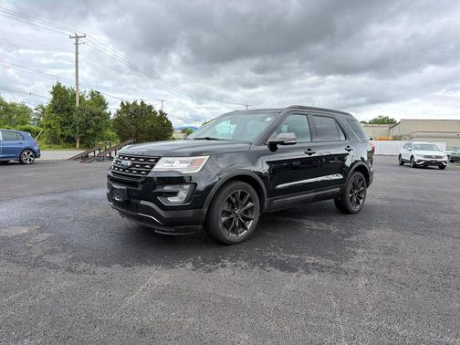 Magnetic Metallic 2017 Ford Explorer XLT