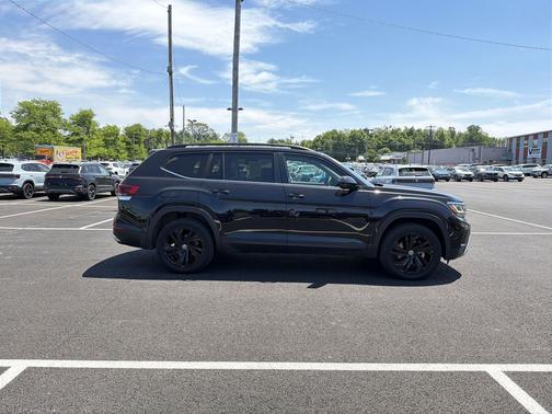 Deep Black 2023 Volkswagen Atlas 3.6L SE w/Technology