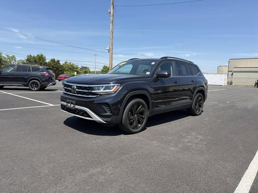 Deep Black 2023 Volkswagen Atlas 3.6L SE w/Technology