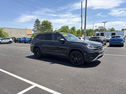 Deep Black 2023 Volkswagen Atlas 3.6L SE w/Technology