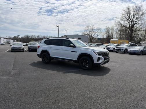 2026 Volkswagen Atlas Peak Edition