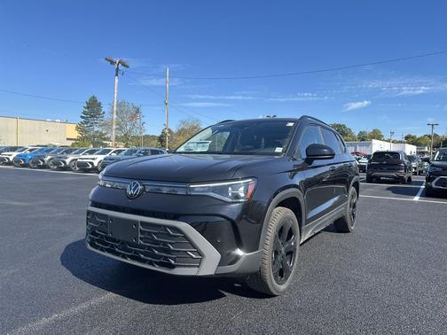 2025 Volkswagen Taos 1.5T SE Black