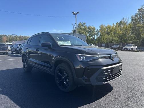 2025 Volkswagen Taos 1.5T SE Black
