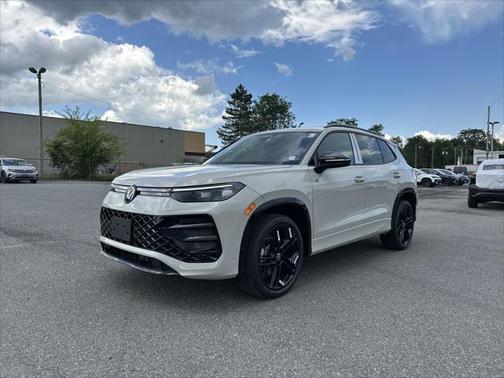 2025 Volkswagen Tiguan 2.0T SE R-Line Black 4MOTION
