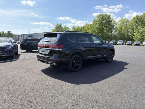 Deep Black Pearl 2026 Volkswagen Atlas 2.0T SE w/Technology 4MOTION