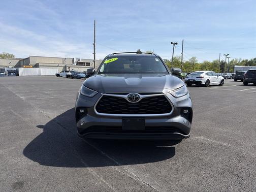Magnetic Gray Metallic 2021 Toyota Highlander XLE