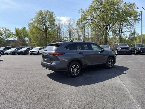 Magnetic Gray Metallic 2021 Toyota Highlander XLE