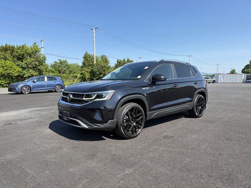 Deep Black Pearl 2022 Volkswagen Taos 1.5T SEL