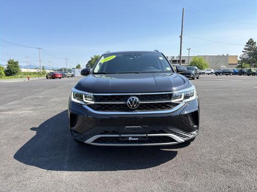Deep Black Pearl 2022 Volkswagen Taos 1.5T SEL