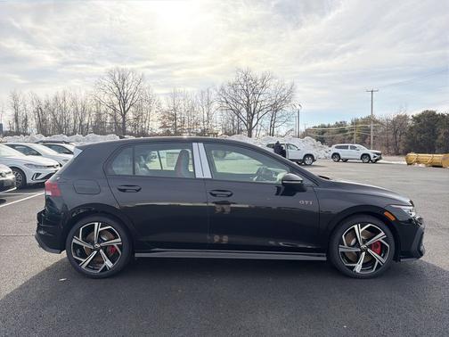 Mythos Black Metallic 2026 Volkswagen Golf GTI 2.0T SE DSG