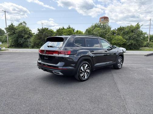 Deep Black Pearl 2024 Volkswagen Atlas 2.0T SE w/Technology 4MOTION