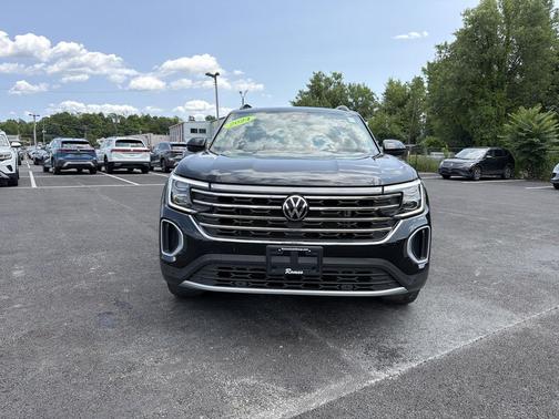 Deep Black Pearl 2024 Volkswagen Atlas 2.0T SE w/Technology 4MOTION