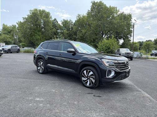 Deep Black Pearl 2024 Volkswagen Atlas 2.0T SE w/Technology 4MOTION