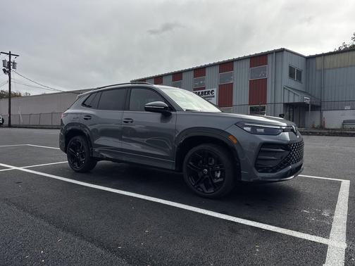 2025 Volkswagen Tiguan 2.0T SE R-Line Black 4MOTION