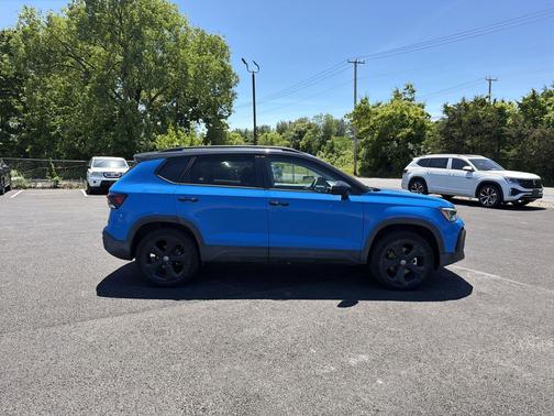 Cornflower Blue w/Deep Black Roof 2025 Volkswagen Taos 1.5T SE Black