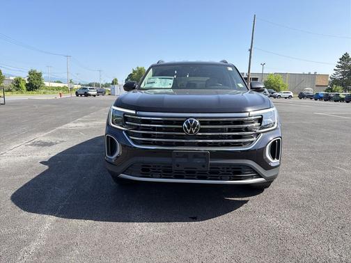 deep black pearl 2026 Volkswagen Atlas 2.0T SE