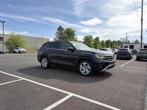 Deep Black 2021 Volkswagen Atlas 2.0T SE w/Technology 4MOTION