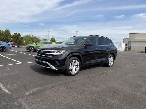 Deep Black 2021 Volkswagen Atlas 2.0T SE w/Technology 4MOTION