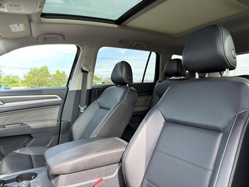 Deep Black 2021 Volkswagen Atlas 2.0T SE w/Technology 4MOTION