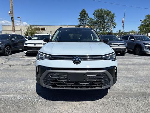 2025 Volkswagen Taos 1.5T SE Black