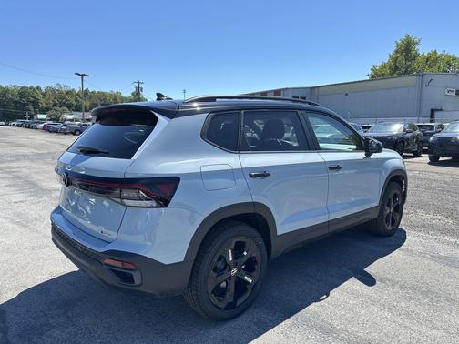 2025 Volkswagen Taos 1.5T SE Black