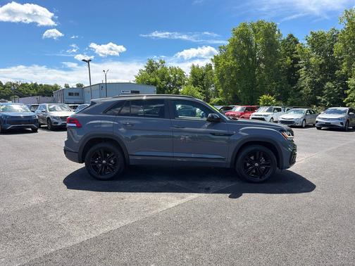 Tourmaline Blue Metallic 2023 Volkswagen Atlas Cross Sport 3.6L V6 SEL R-Line