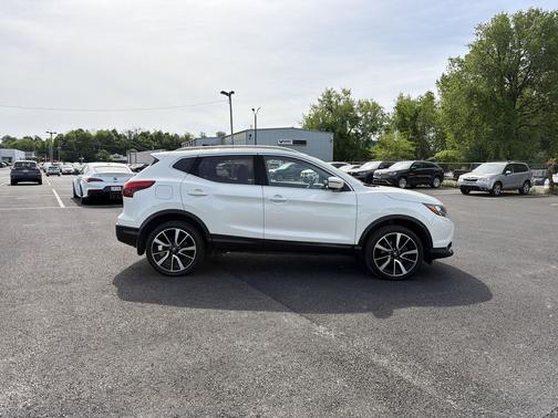 Pearl White 2018 Nissan Rogue Sport S