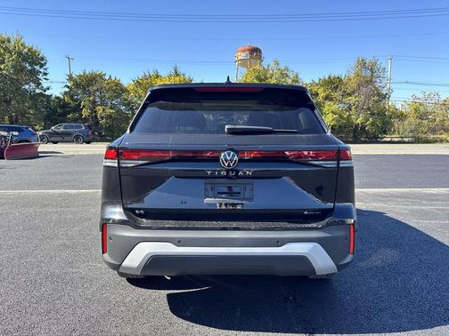 2025 Volkswagen Tiguan 2.0T SE 4MOTION