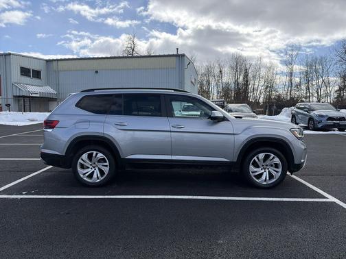 2022 Volkswagen Atlas 3.6L SE w/Technology