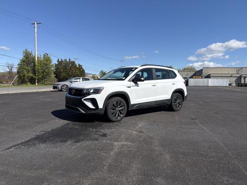 Pure White 2024 Volkswagen Taos 1.5T S