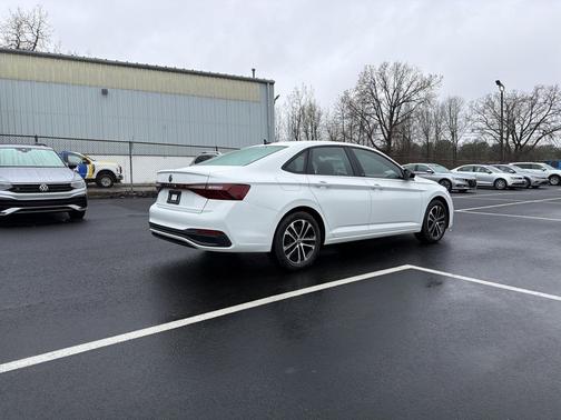Pure White 2025 Volkswagen Jetta 1.5T Sport