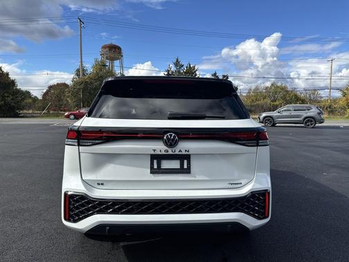 2025 Volkswagen Tiguan 2.0T SE R-Line Black 4MOTION