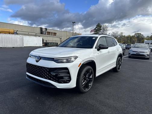 2025 Volkswagen Tiguan 2.0T SE R-Line Black 4MOTION